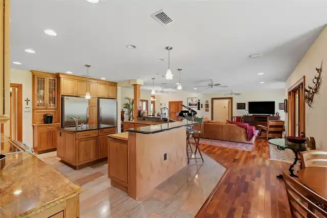 Listing Photo 18