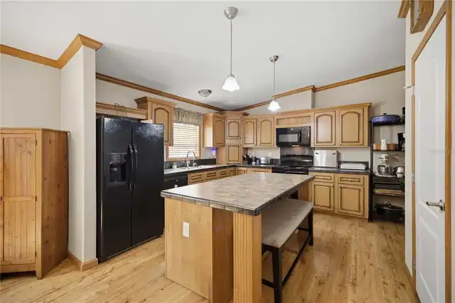 Listing Photo 8