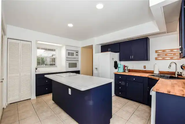 Listing Photo 8