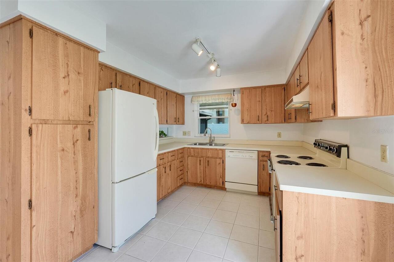 Listing Photo 12