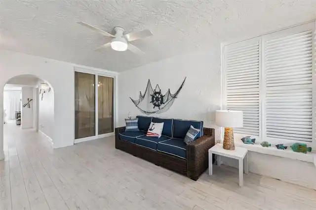 Listing Photo 10