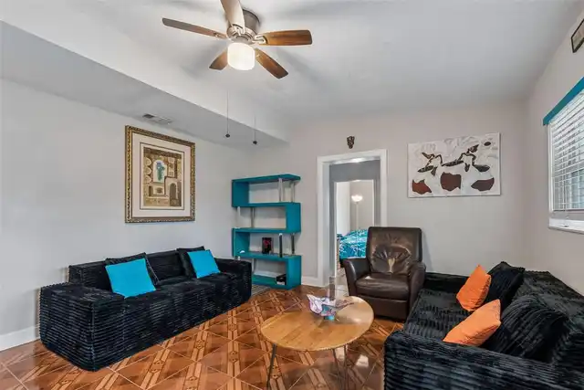 Listing Photo 11
