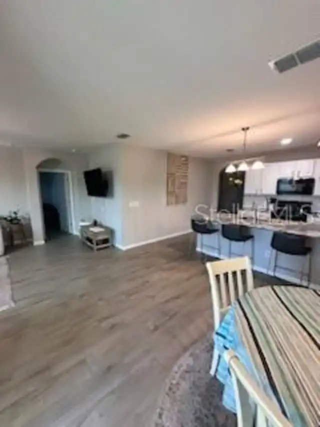 Listing Photo 8