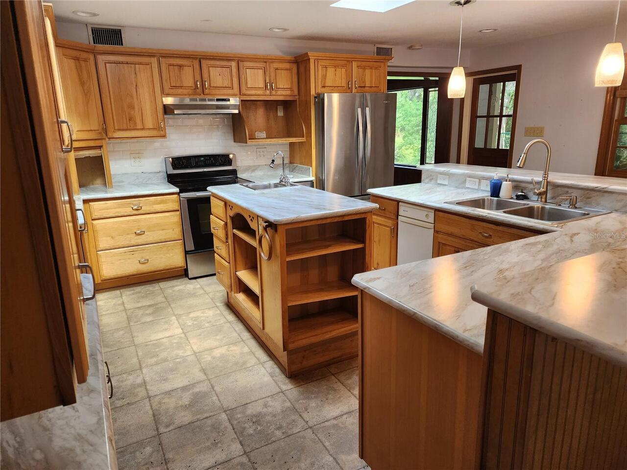 Listing Photo 8