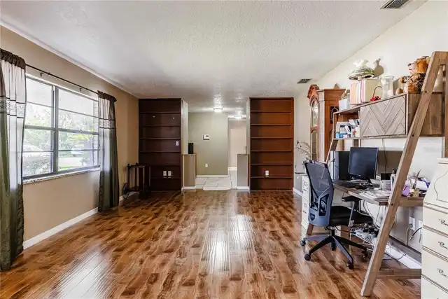 Listing Photo 9