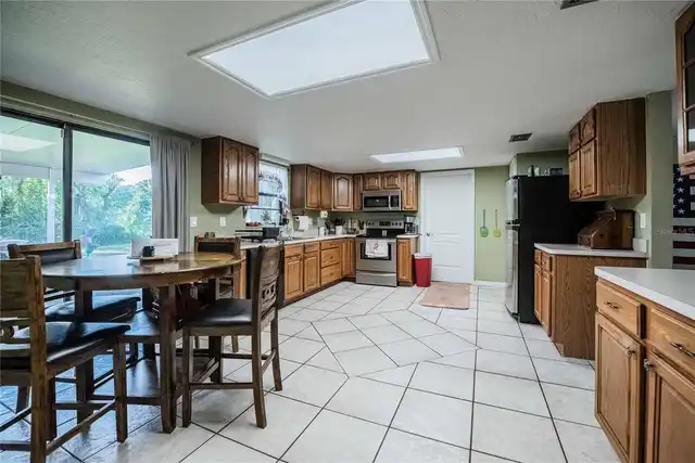 Listing Photo 11