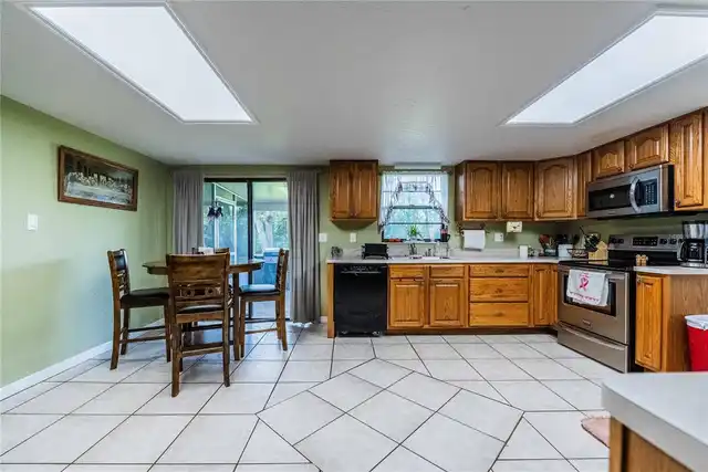 Listing Photo 12