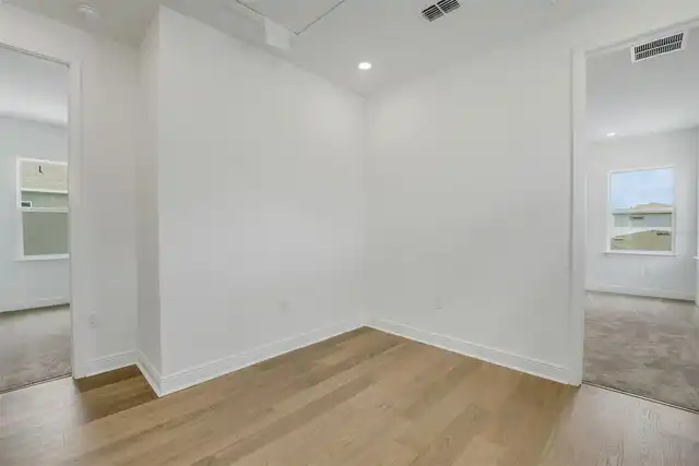 Listing Photo 16