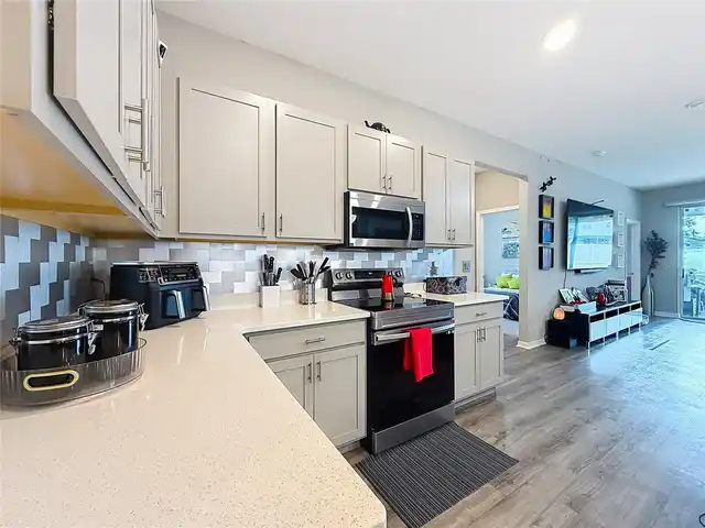 Listing Photo 8