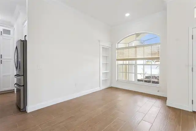 Listing Photo 12