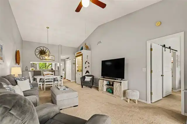 Listing Photo 8