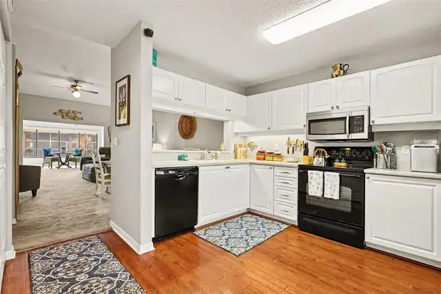 Listing Photo 12