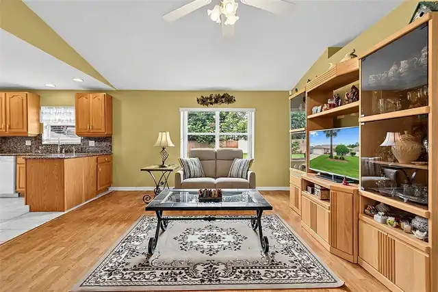 Listing Photo 9