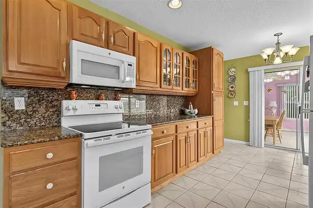 Listing Photo 12