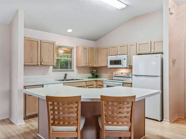 Listing Photo 9