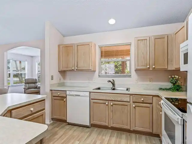 Listing Photo 10