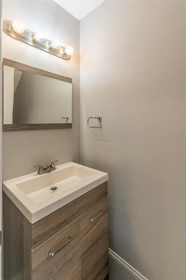 Listing Photo 9