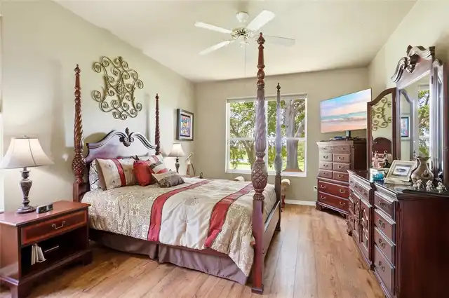 Listing Photo 9