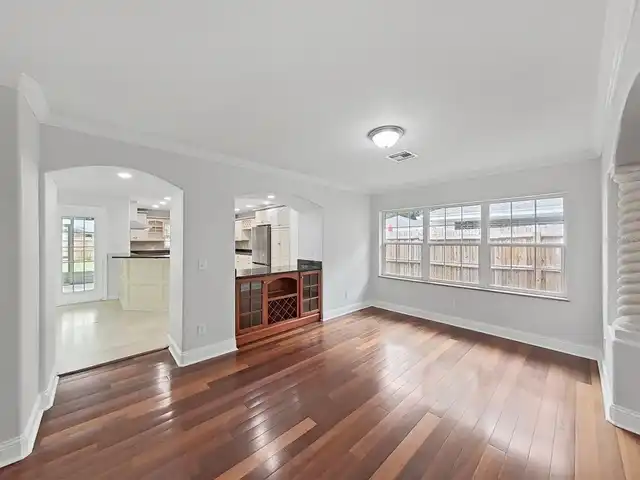 Listing Photo 9