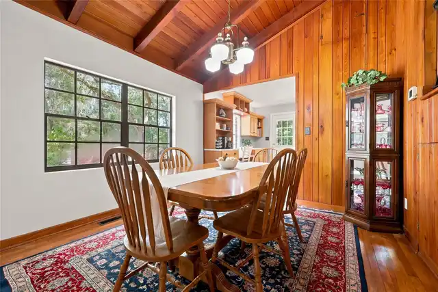 Listing Photo 11
