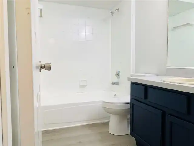 Listing Photo 12