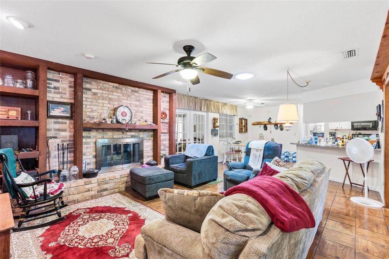 Listing Photo 11