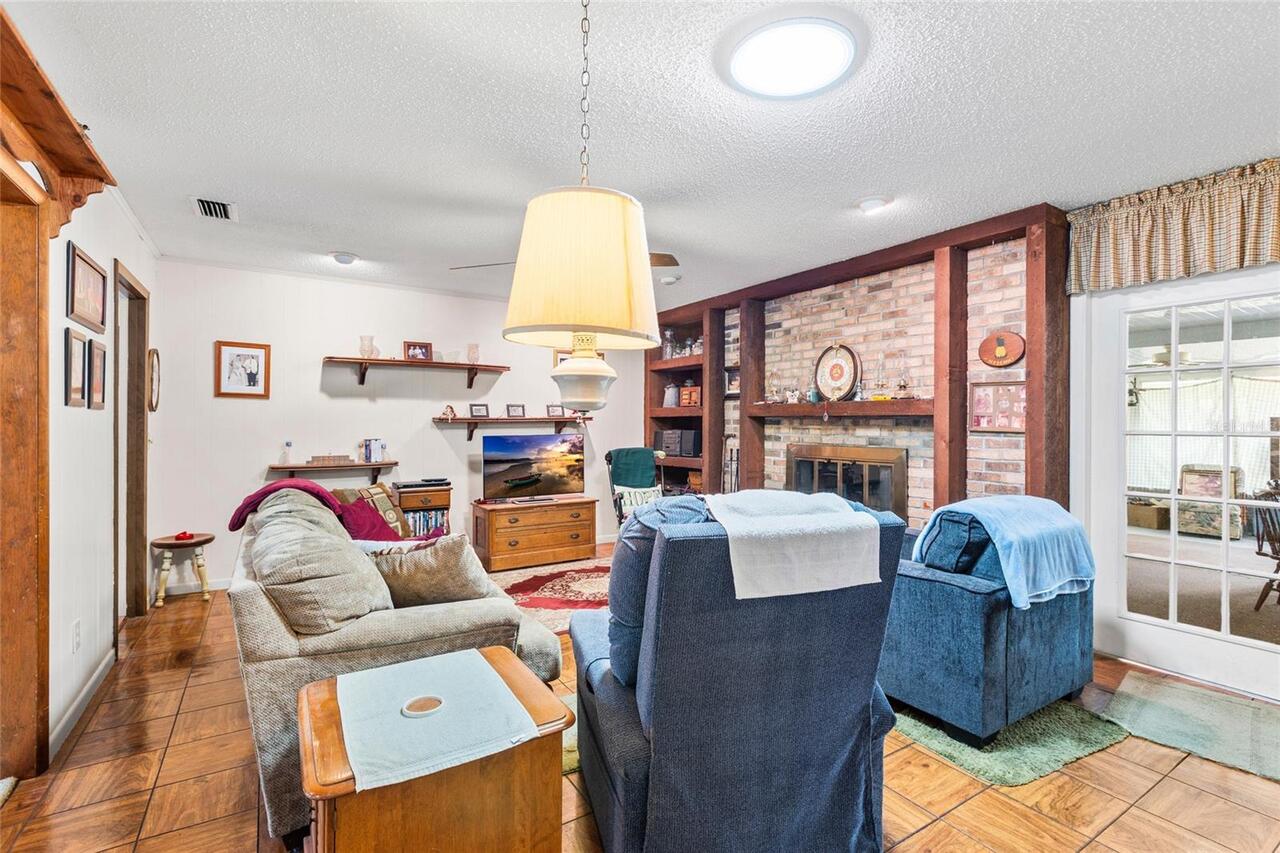 Listing Photo 12