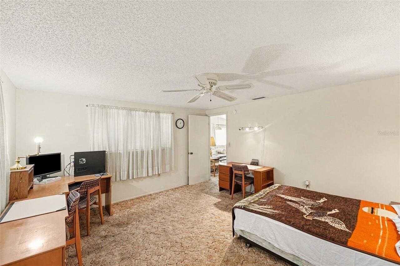Listing Photo 12
