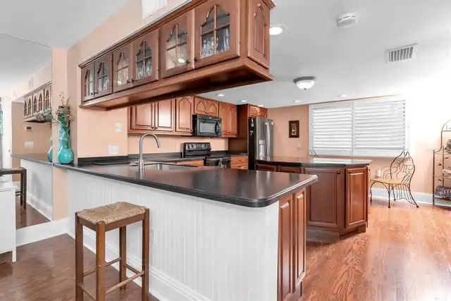 Listing Photo 10