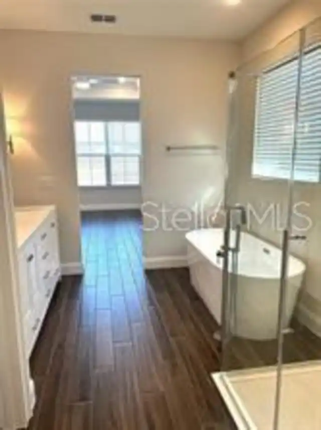 Listing Photo 10