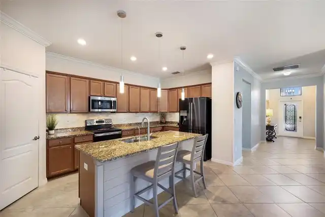 Listing Photo 12
