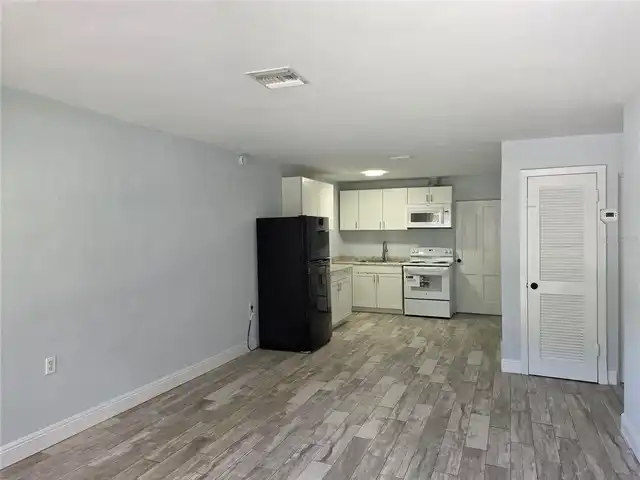 Listing Photo 8
