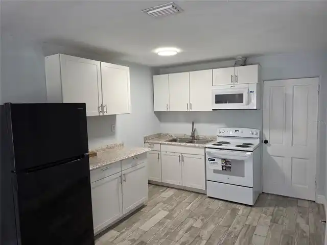 Listing Photo 10