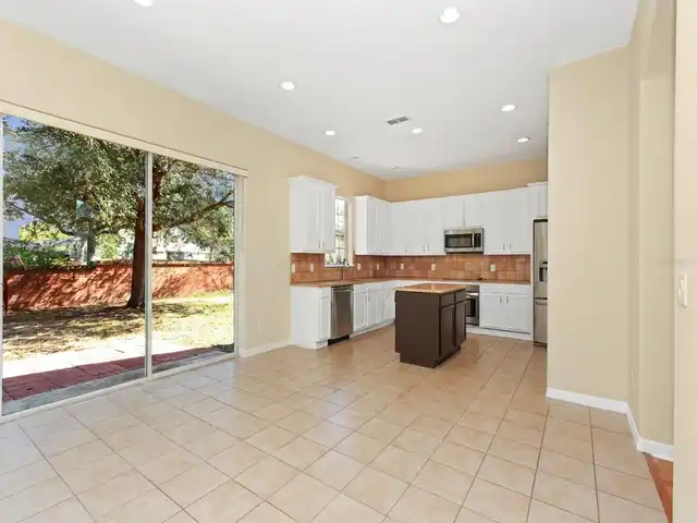 Listing Photo 11