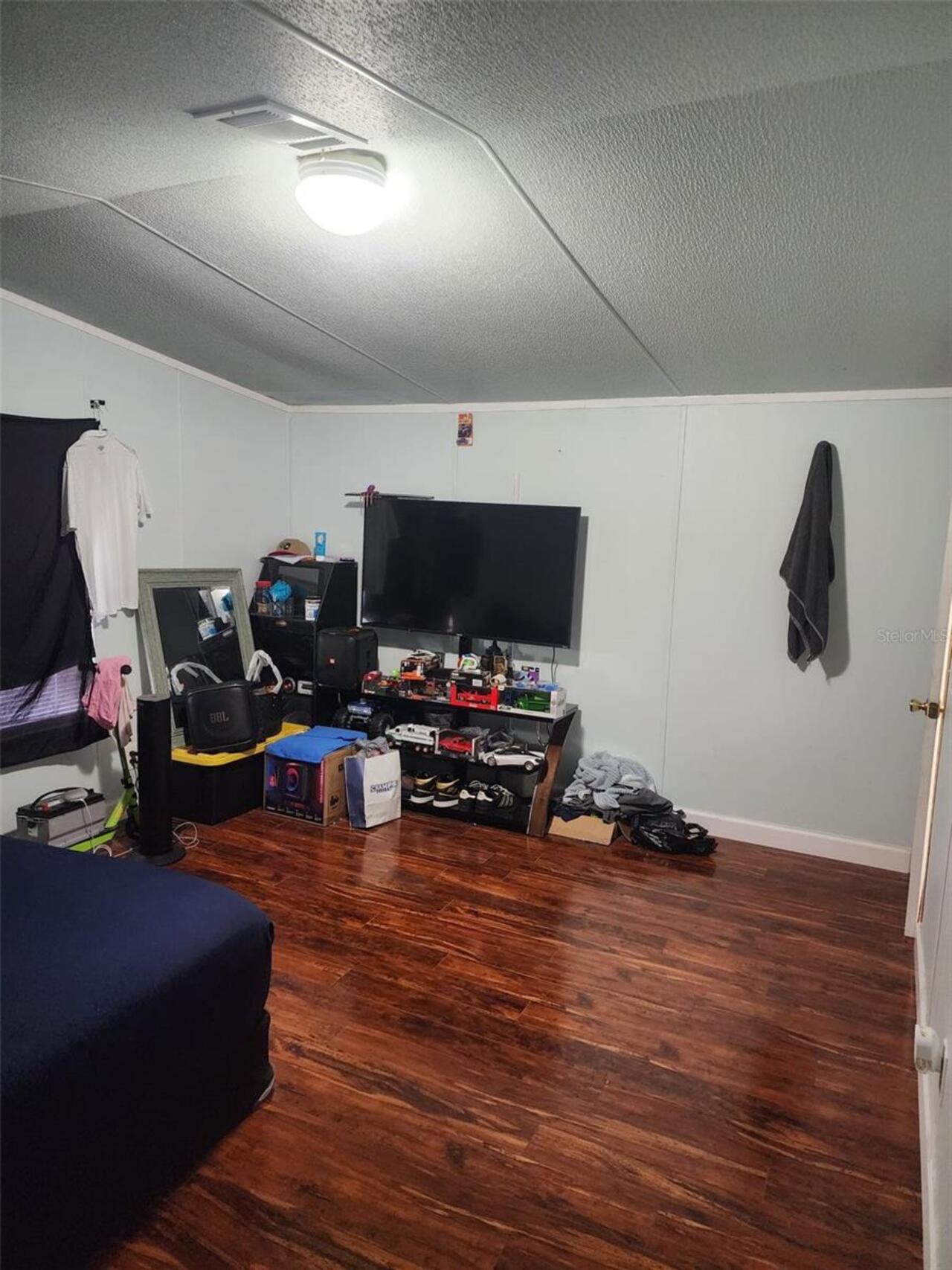 Listing Photo 11