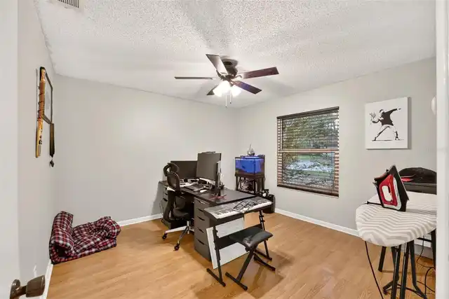 Listing Photo 11