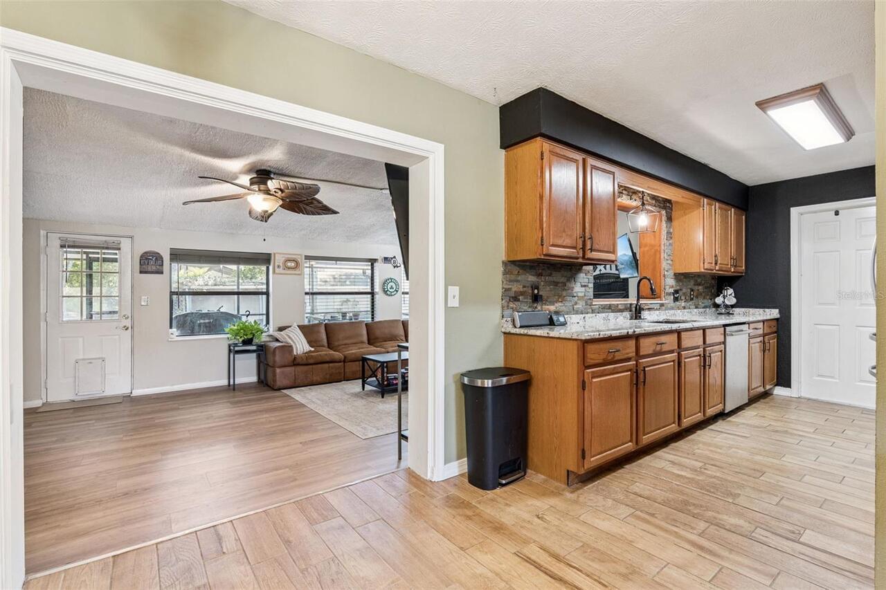 Listing Photo 11