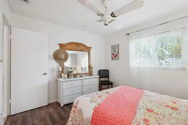 Listing Photo 12