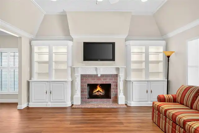 Listing Photo 11