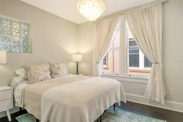 Listing Photo 18