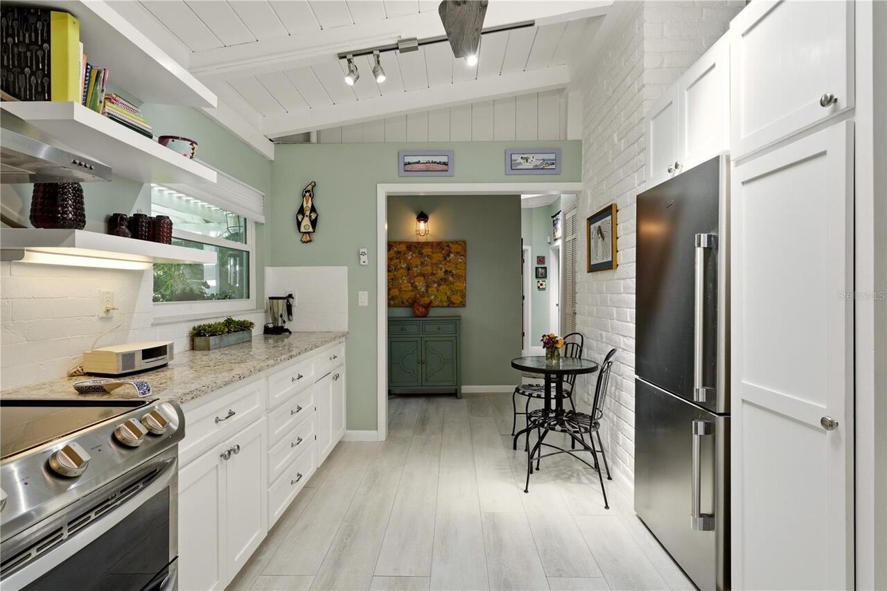 Listing Photo 12