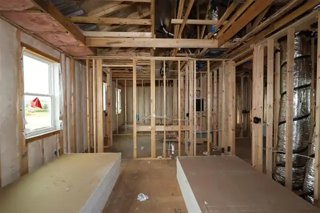 Listing Photo 11