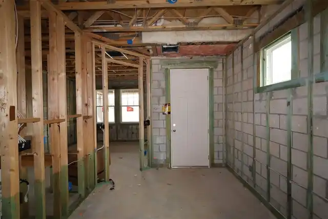 Listing Photo 12