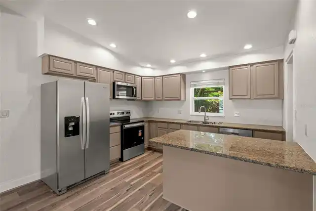 Listing Photo 8