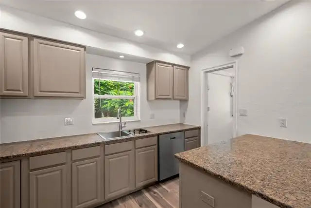 Listing Photo 10