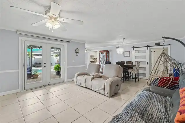 Listing Photo 12