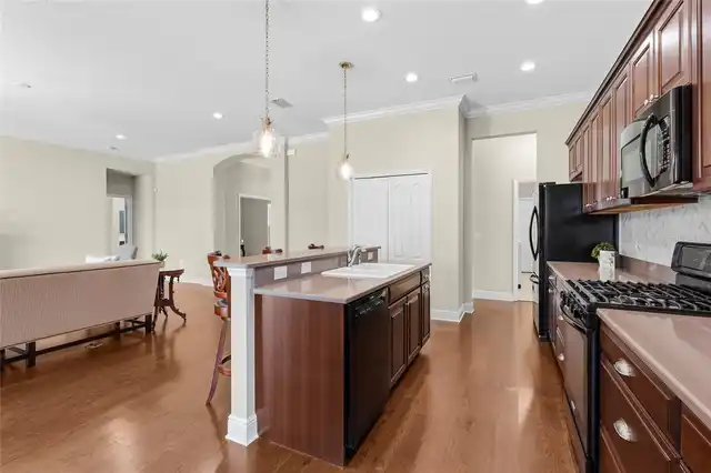 Listing Photo 11