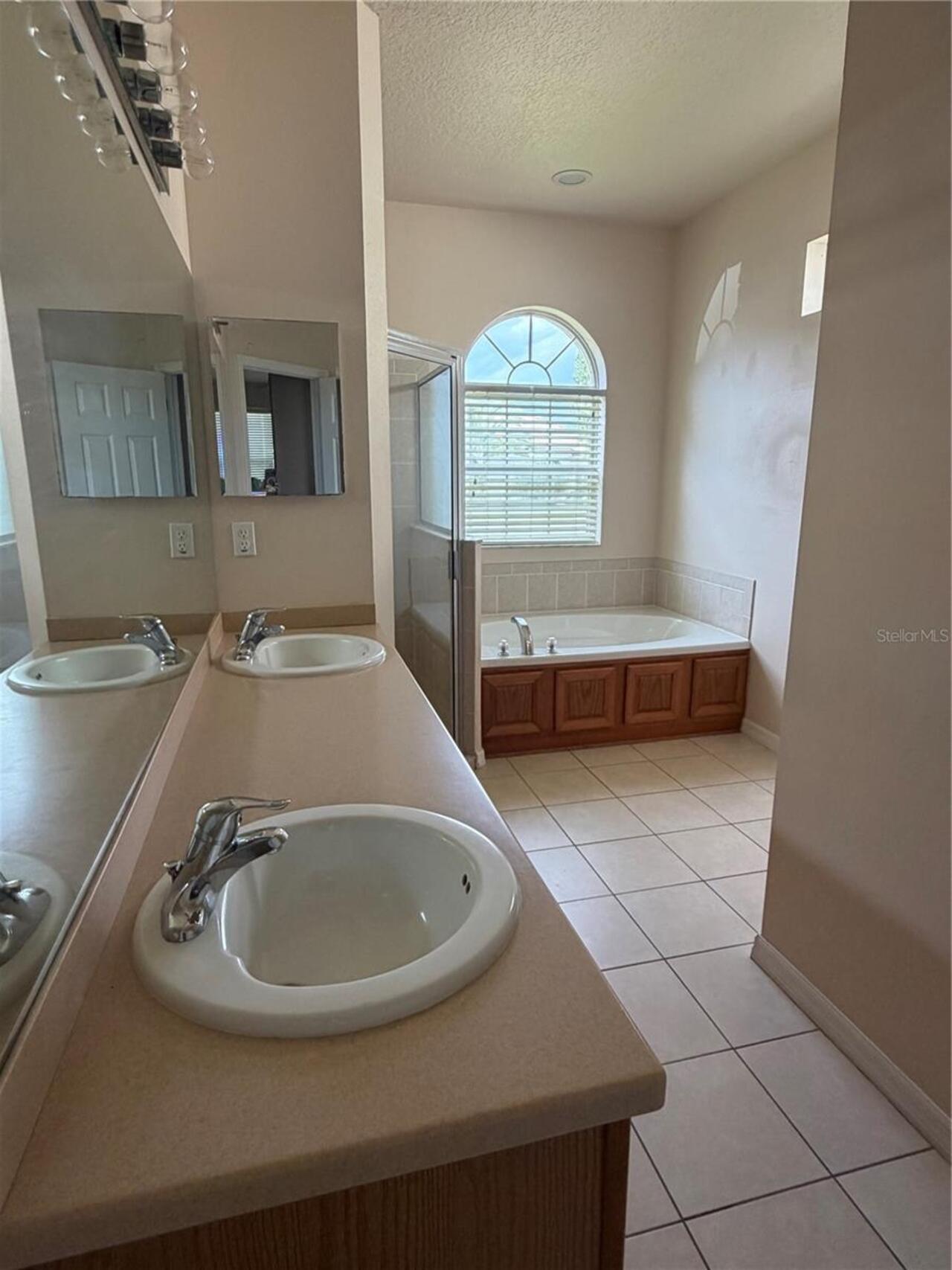 Listing Photo 12