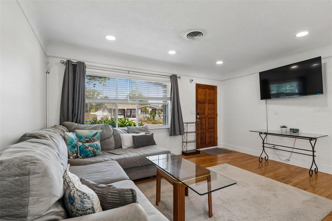 Listing Photo 12