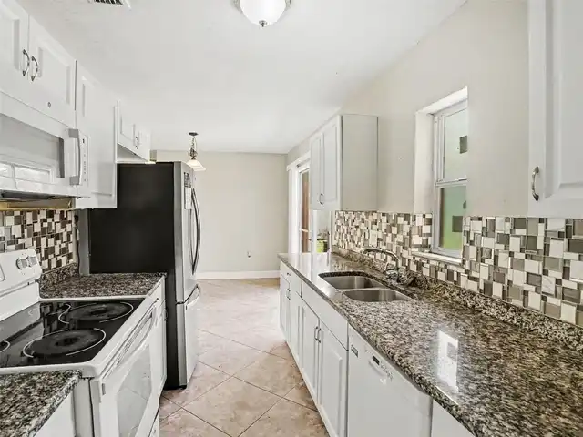 Listing Photo 8